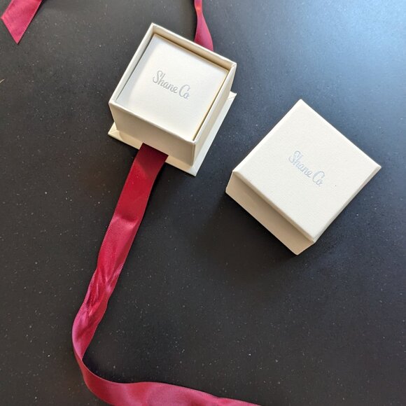 Gorgeous Pear Shaped Garnet Earring and Necklace set in Sterling Silver - Picture 2 of 15